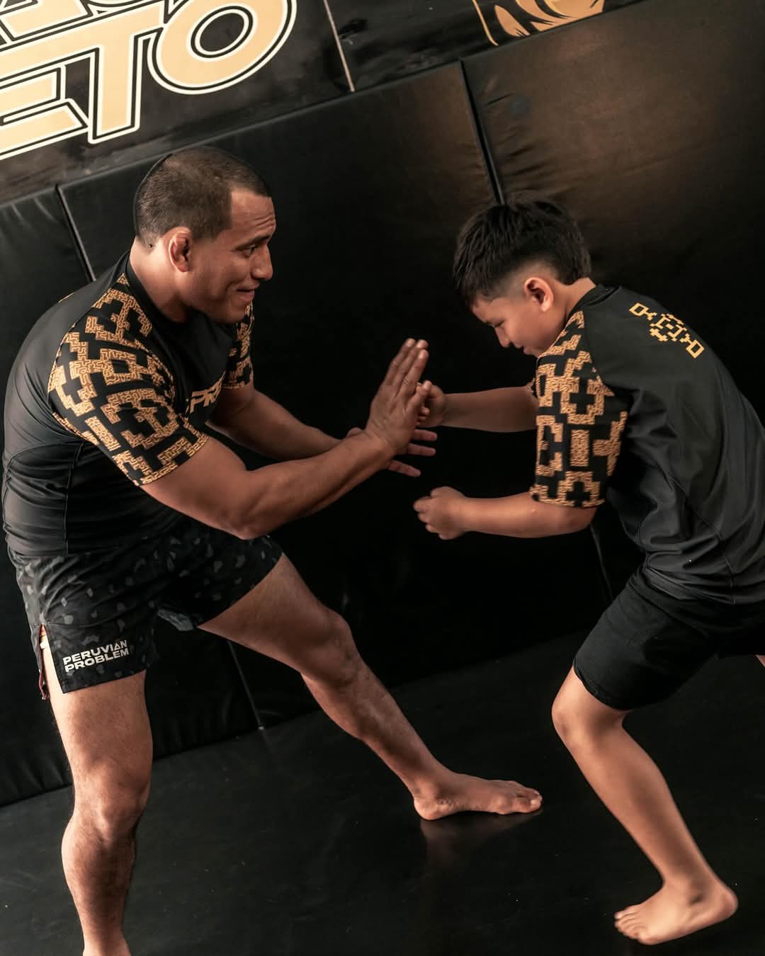 LEÃO PRETO SHIPIBO SHORT SLEEVE RASH GUARD