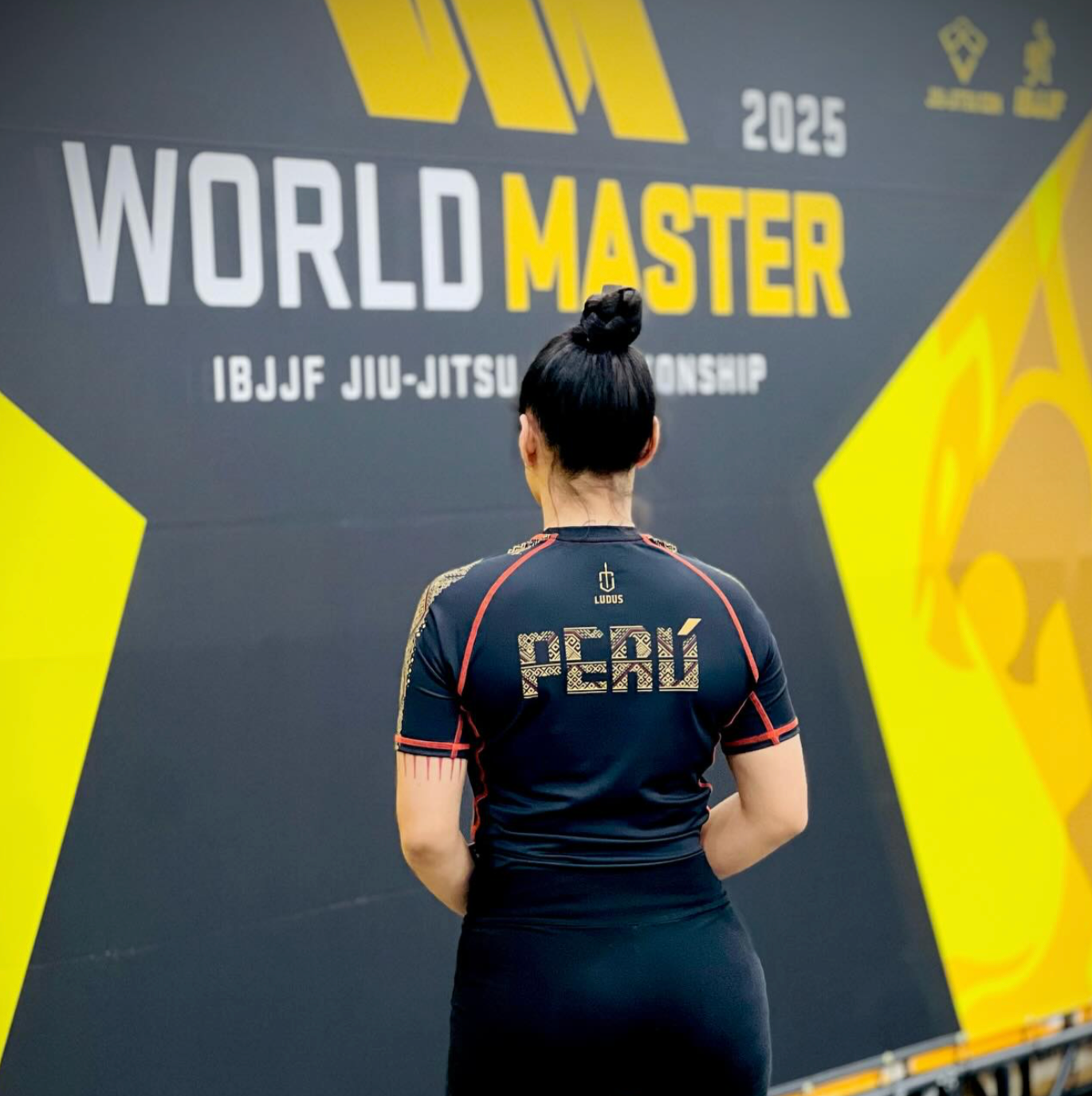 AMARU RASHGUARD LIMITED EDITION
